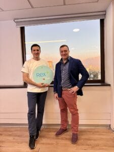 Andrés Gómez, CEO de Rex+ y Carlos Manríquez, CEO de Codify